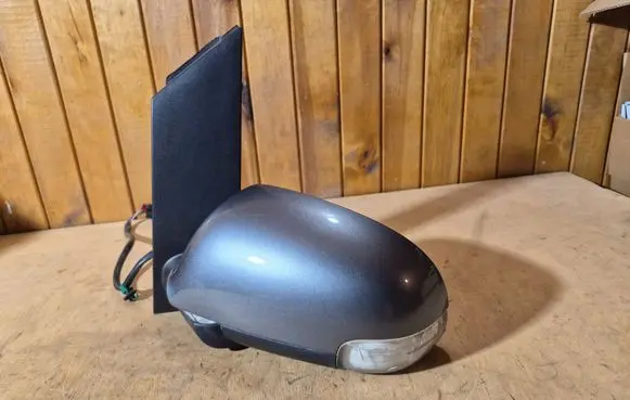 Volkswagen Touran I Front door electric wing mirror E1010744