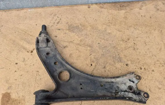 Volkswagen Touran I Front lower control arm/wishbone