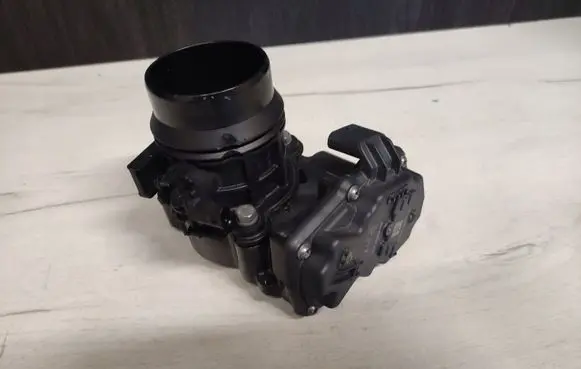 BMW 1 F40 Throttle valve 8472675