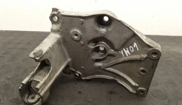 Opel Combo E A/C compressor mount bracket 9823598480
