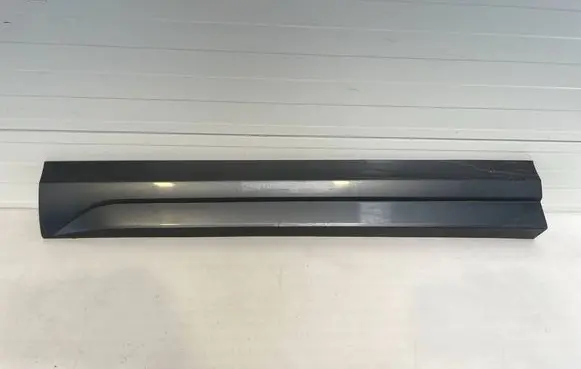 Audi Q3 8U Front door trim (molding) 8U0853959D