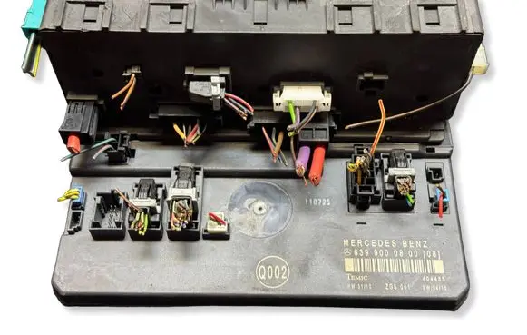 Mercedes-Benz Vito Viano W639 Comfort/convenience module 6399000800