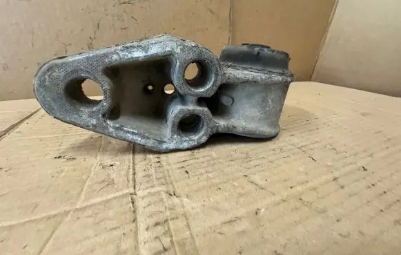 Volkswagen PASSAT B5.5 Rear axle beam mounts housing 4B0501521E 8E0501521H