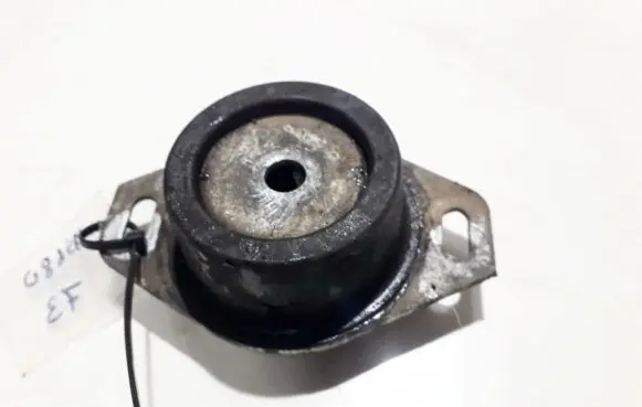 Peugeot 307 Engine mount bracket