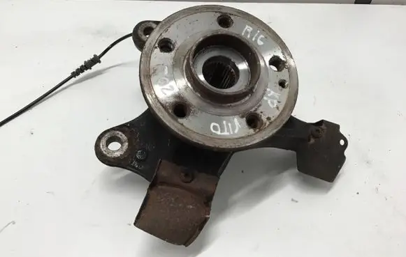 Mercedes-Benz Vito Viano W447 Front wheel hub A4473320201