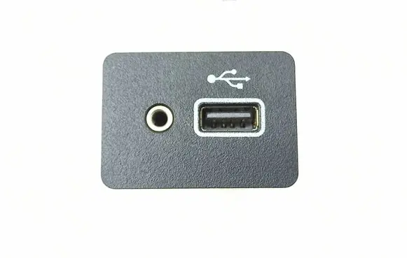 Nissan Navara D23 USB socket connector 284H35FA0C 931610867B
