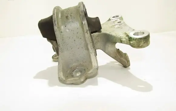 Engine mount bracket
