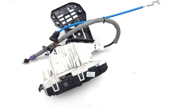 Mercedes-Benz A W176 Front door lock A1667200635