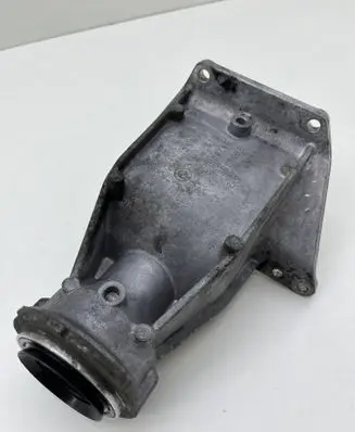 BMW 5 G30 G31 G38 Driveshaft support bearing bracket 8639383