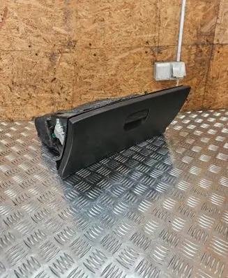 Peugeot 308 Glove box