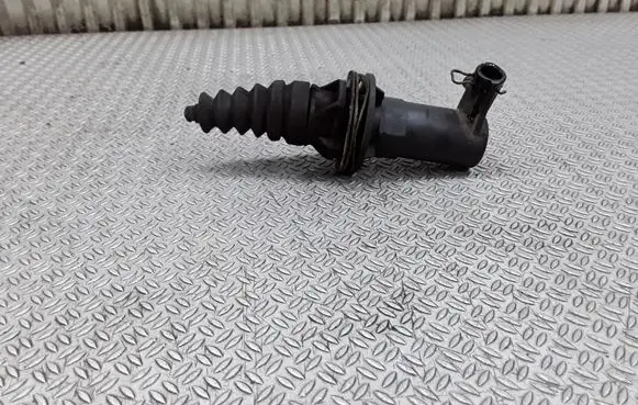 Clutch slave cylinder