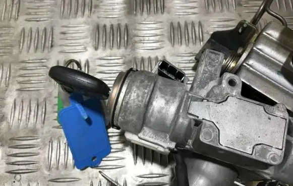 Toyota Avensis T250 Ignition lock 736661a 736-661-a