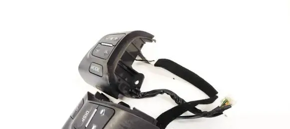 Steering wheel buttons/switches