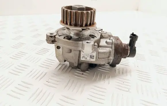 Peugeot 208 I Fuel injection high pressure pump 9817903080