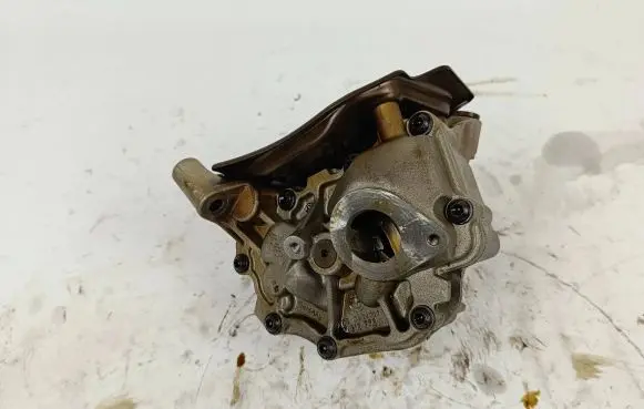 BMW X5 E70 Oil pump 7612772