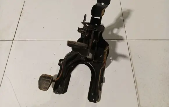 Volkswagen Jetta II Brake pedal 