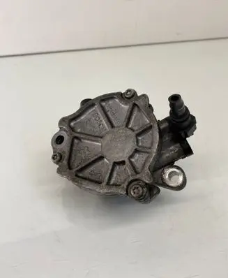 Ford Focus Vacuum pump 9804021880