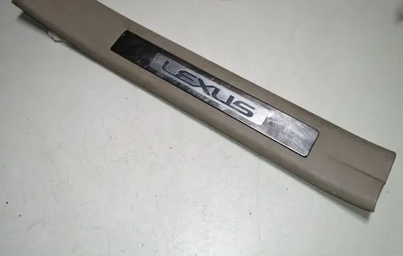 Lexus RX 330 - 350 - 400H Rear sill trim cover 6793048020