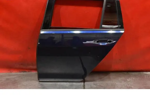 Volkswagen Golf Sportsvan Rear door 