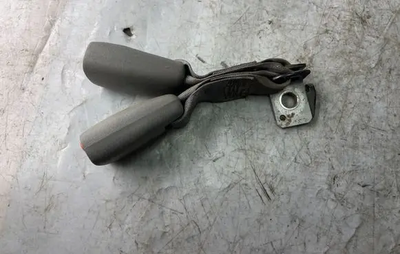 Jeep Grand Cherokee (WK) Rear seatbelt buckle