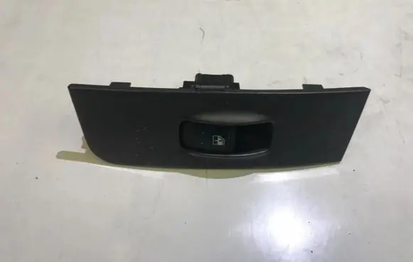 Hyundai Matrix Electric window control switch 9358017500 93580-17500