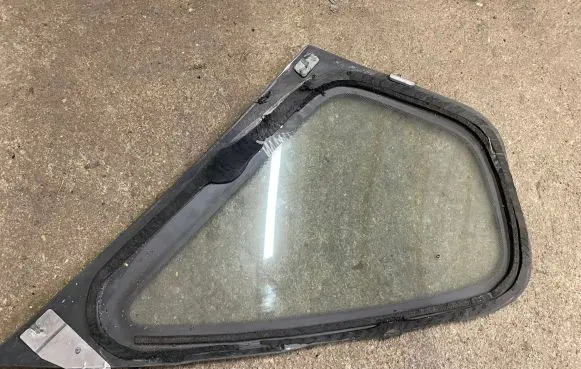 Subaru Legacy Rear side window