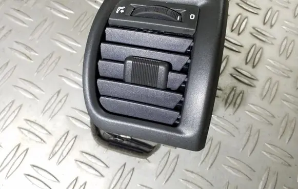 Skoda Fabia Mk2 (5J) Dashboard side air vent grill/cover trim 5J0819701 P0116001