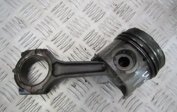 Renault Laguna I Piston with connecting rod