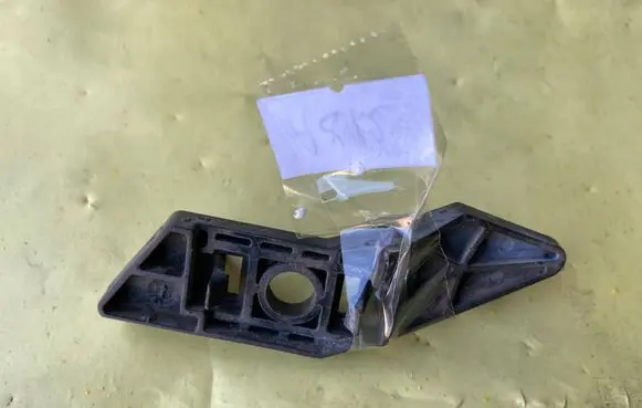 Mercedes-Benz A W169 Fender mounting bracket A1698820227