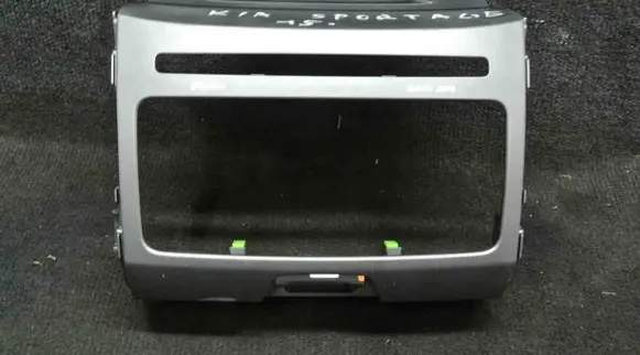 Radio/GPS head unit trim