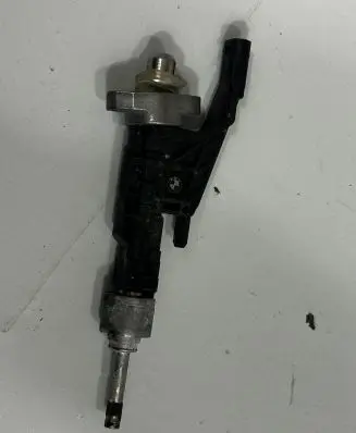BMW X3 G01 Fuel injector 8656548