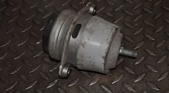 Engine mount bracket