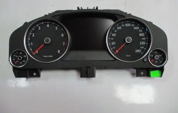 Volkswagen Touareg II Speedometer (instrument cluster) 7P6920882K