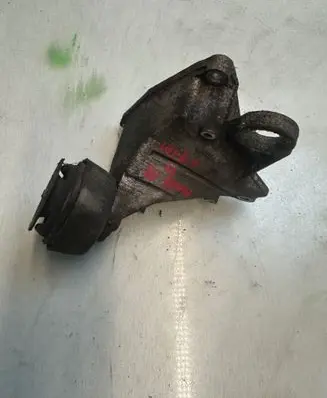 Volkswagen PASSAT B5 Gearbox mounting bracket 8D0399114