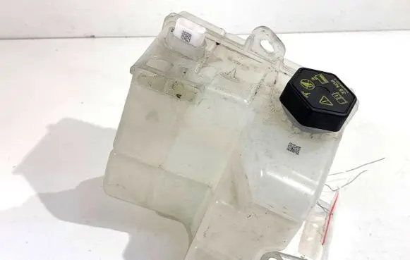 Tesla Model Y Coolant expansion tank/reservoir 154647500E