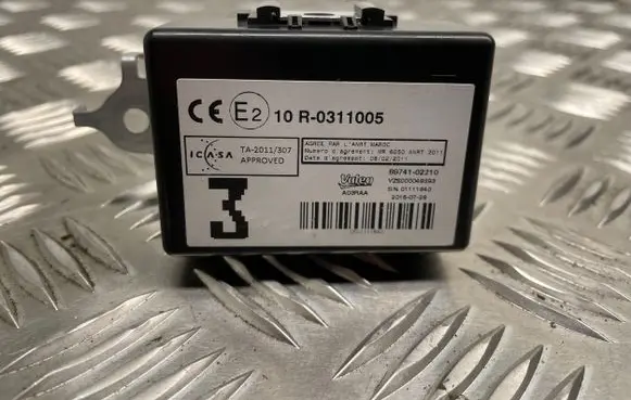 Toyota Avensis T270 Door control unit/module 8974102210