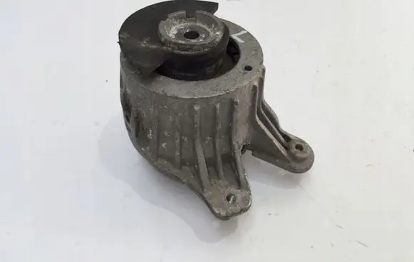 Mercedes-Benz C W205 Engine mount bracket A2052407600
