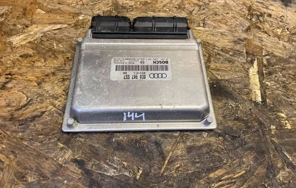 Audi A4 S4 B6 8E 8H Engine control unit/module 8E0907557 26SA7577 0261206051