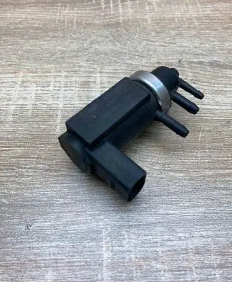 Audi A4 S4 B7 8E 8H Turbo solenoid valve 4E0906628