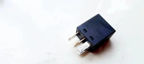 Mitsubishi Space Star Other relay MB953382