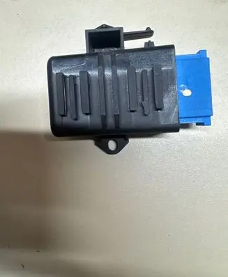 Volkswagen Transporter - Caravelle T5 Seat heating relay 5K0959772A