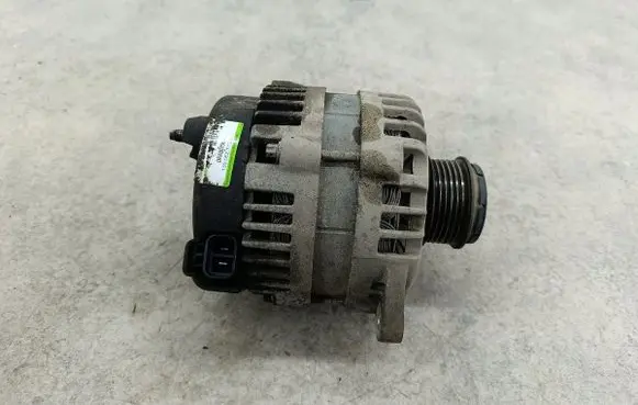 Opel Zafira B Generator/alternator 
