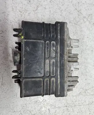 Volkswagen Golf III Engine control unit/module 032906026E 0261203304