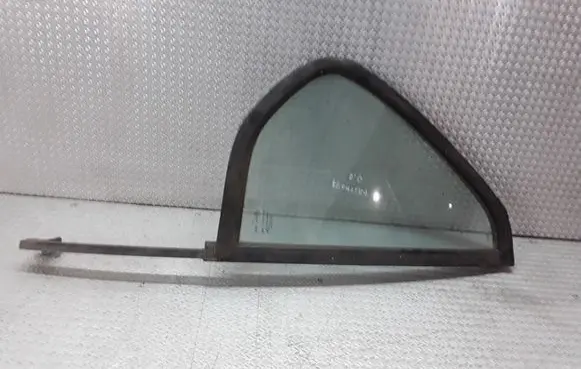 Opel Frontera B Rear vent window glass 