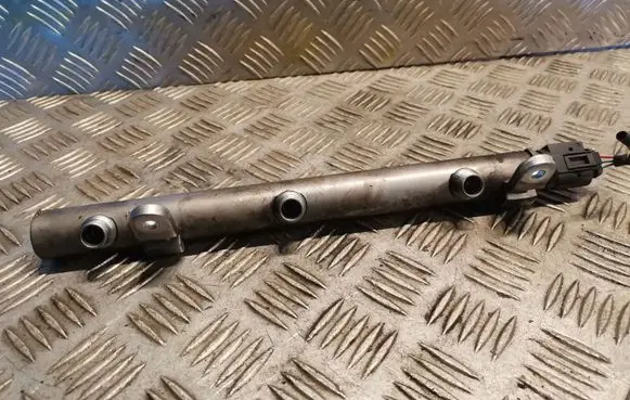 Mercedes-Benz Vito Viano W639 Fuel main line pipe 6420702595 0061536528