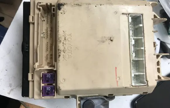 Toyota Avensis T250 Fuse module BEN46