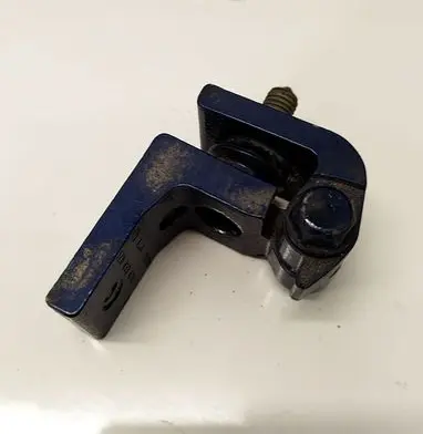 Skoda Octavia Mk2 (1Z) Rear door lower hinge 1Z0833411B
