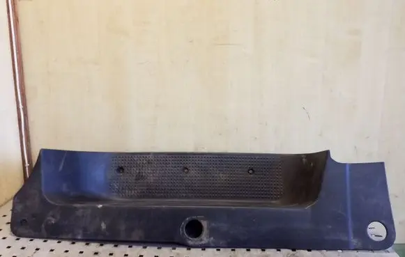 Front sill (body part)