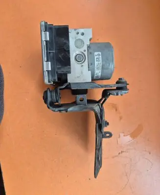 Volkswagen Caddy ABS Pump 7E0614517M 10022008244
