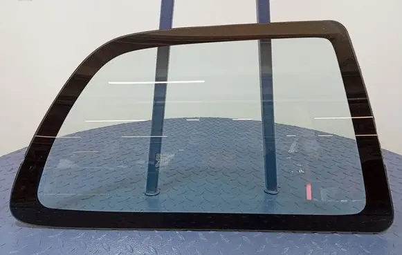 Toyota Starlet (P90) V Rear side window 